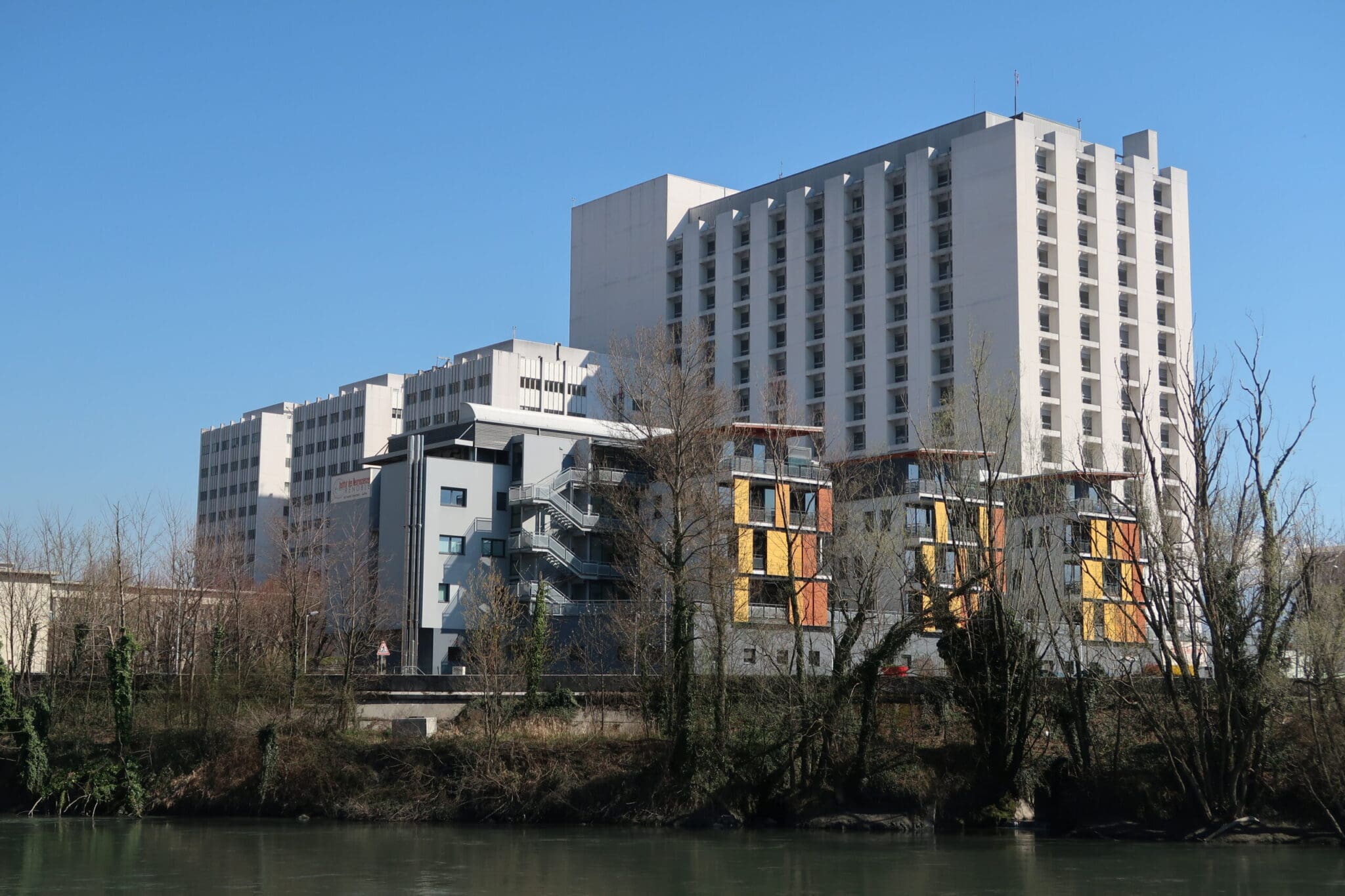 AdobeStock 141136472 grenoble hospital scaled