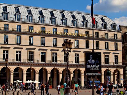 2e1ax simplistic entry De Gaulle exhibition at the le Louvre des antiquaires Paris Franc 20160729 071949 1 740 5